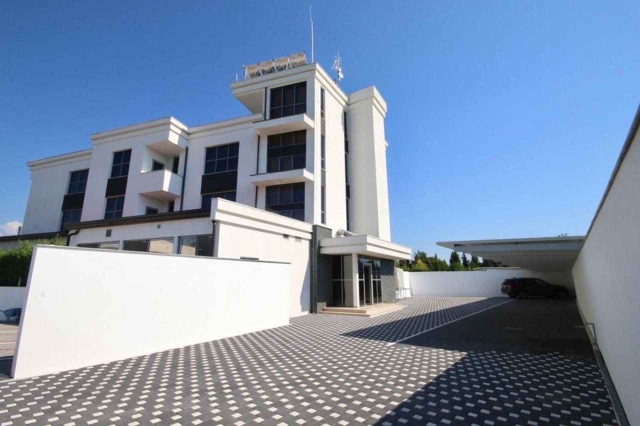 Eljos Hotel Fushe-Kruje Екстер'єр фото